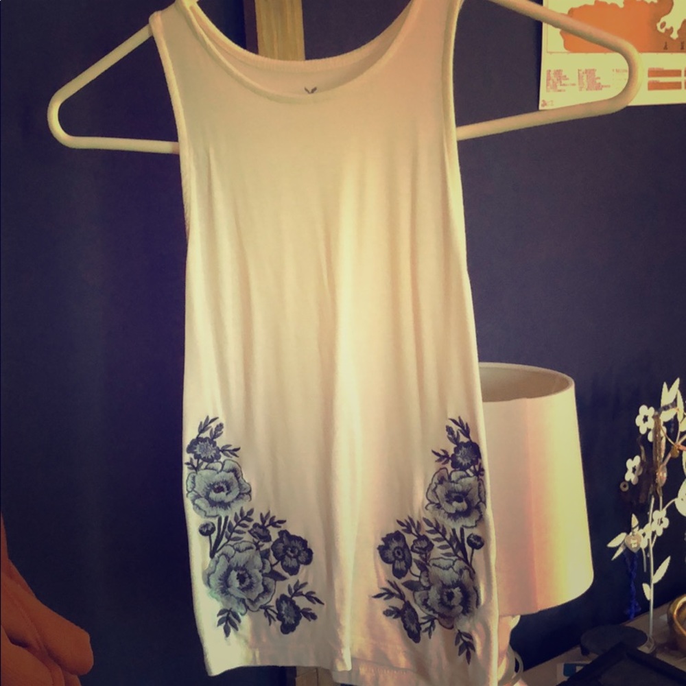 AMERICAN EAGLE WHITE FLORAL SOFT & SEXY TANK